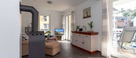 Télévision, lecteur de DVD, chaîne hi-fi