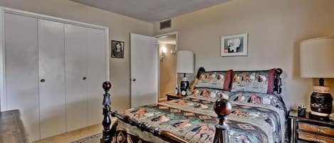 4 habitaciones, tabla de planchar con plancha, wifi y ropa de cama