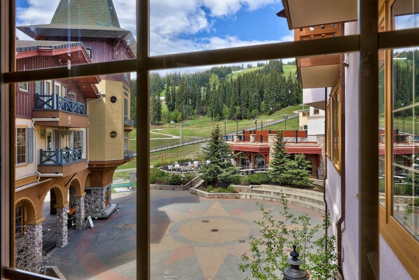 Interior - Hearthstone Lodge #326 (Sun Peaks)