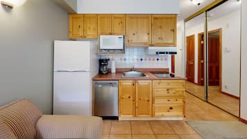 Refrigerador, microondas, parrilla de estufa y lavavajillas