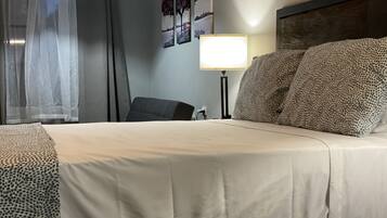 Langsir/tirai gelap terus, kalis bunyi, seterika/papan seterika