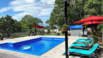 Kolam renang terbuka