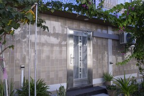 Front of property - Isle inn (Fuvahmulah)