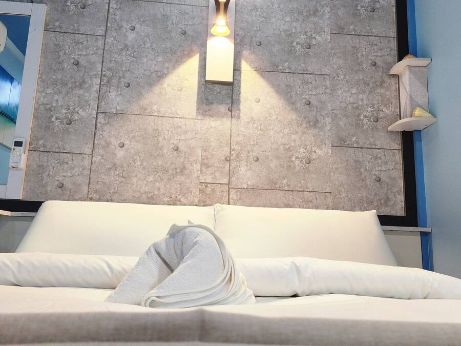 Deluxe Room | Egyptian cotton sheets, premium bedding, down comforters