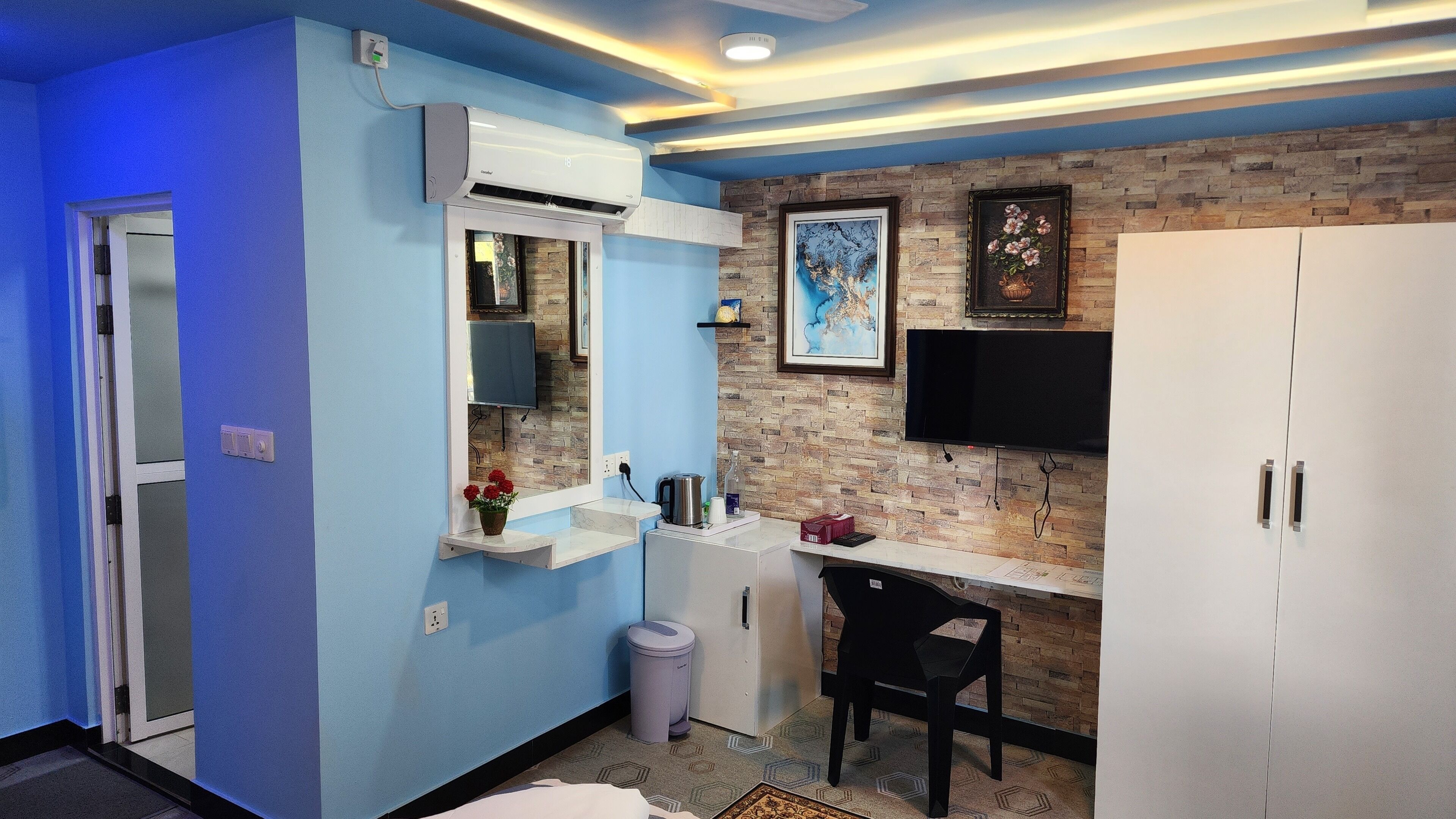 Egyptian cotton sheets, premium bedding, down comforters