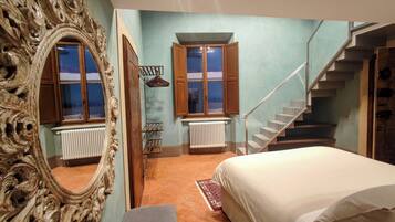 3 bedrooms, desk, iron/ironing board, travel cot