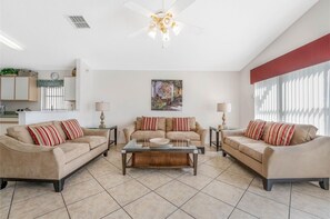 Smart-TV, videospill, fotballspill og bøker