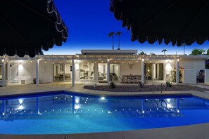 حمّام سباحة خارجي