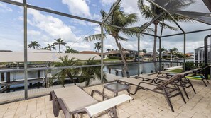 Outdoor dining - Stunning 3- bedroom, plus den, 3-bath waterfront home (Marco Island)