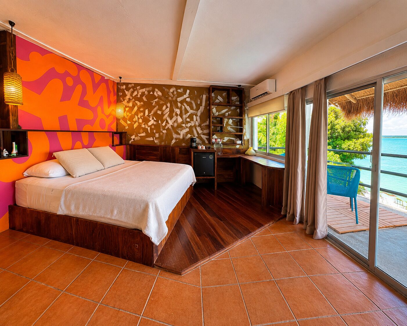 Minibar, in-room safe, free WiFi, bed sheets