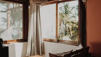 Bungalow, eingeschränkter Seeblick | Wohnbereich