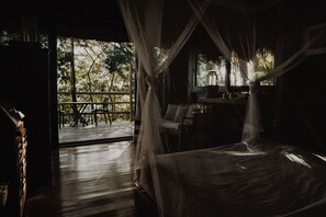 Bangalô, vista para a lagoa | Frigobar, cofres nos quartos, Wi-Fi de cortesia, roupa de cama