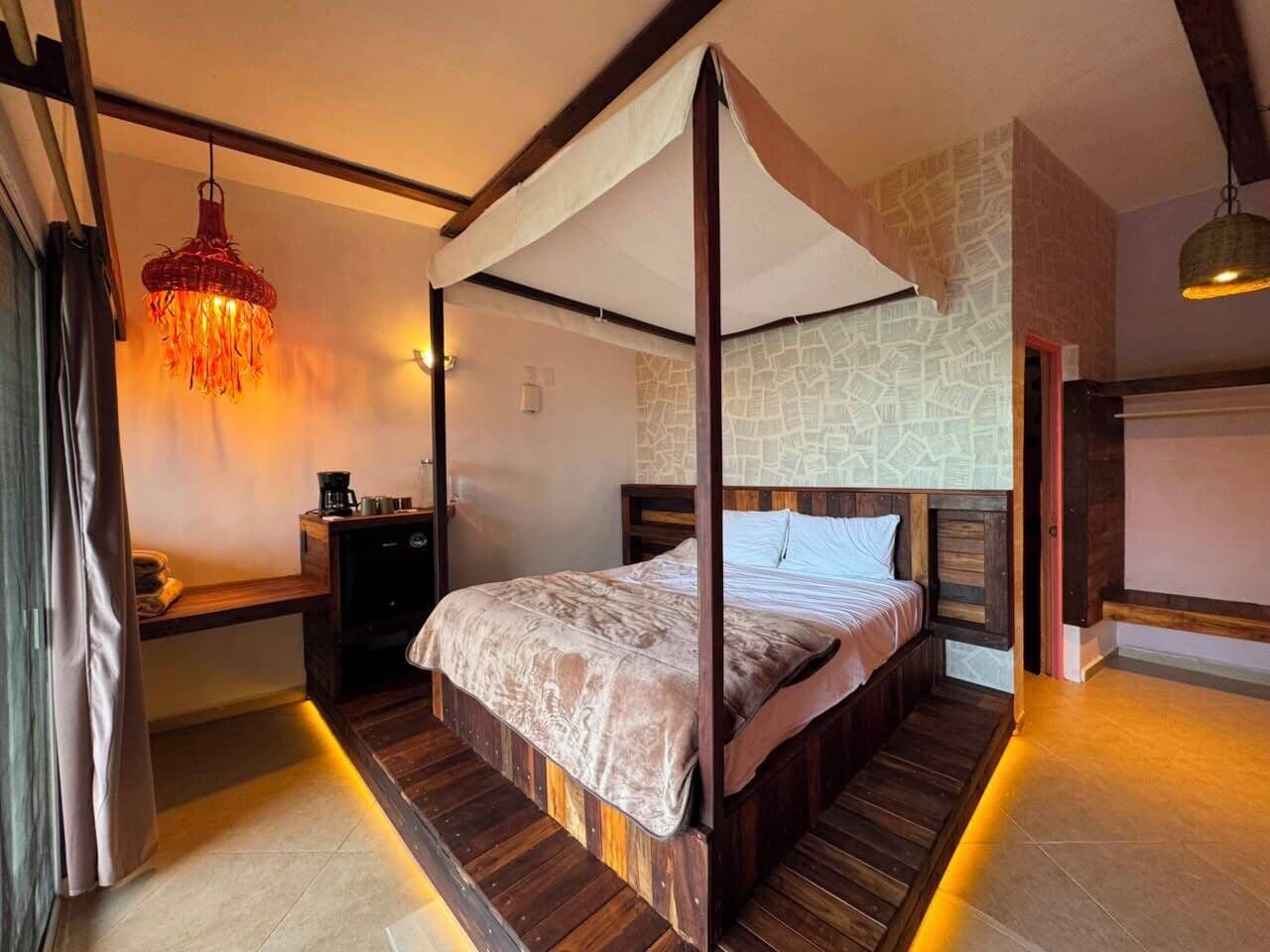 Minibar, in-room safe, free WiFi, bed sheets