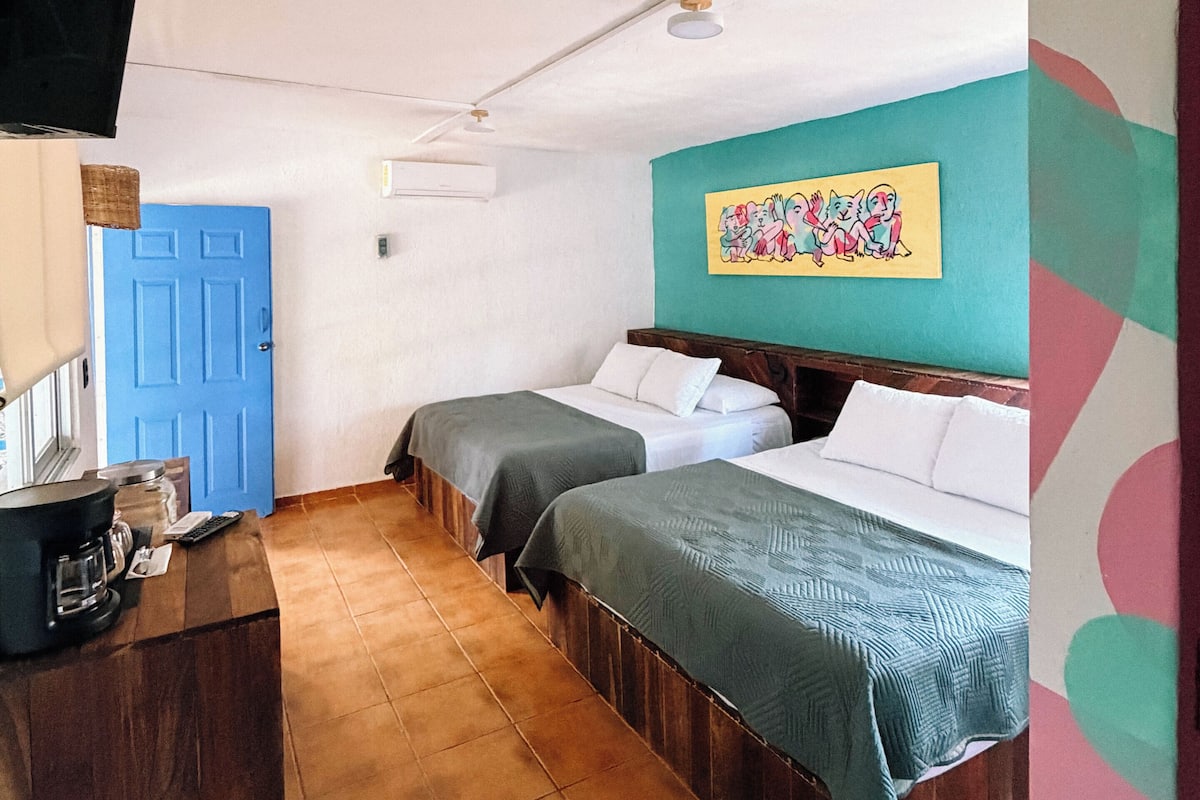 Minibar, caja de seguridad en la habitación, wifi gratis y ropa de cama