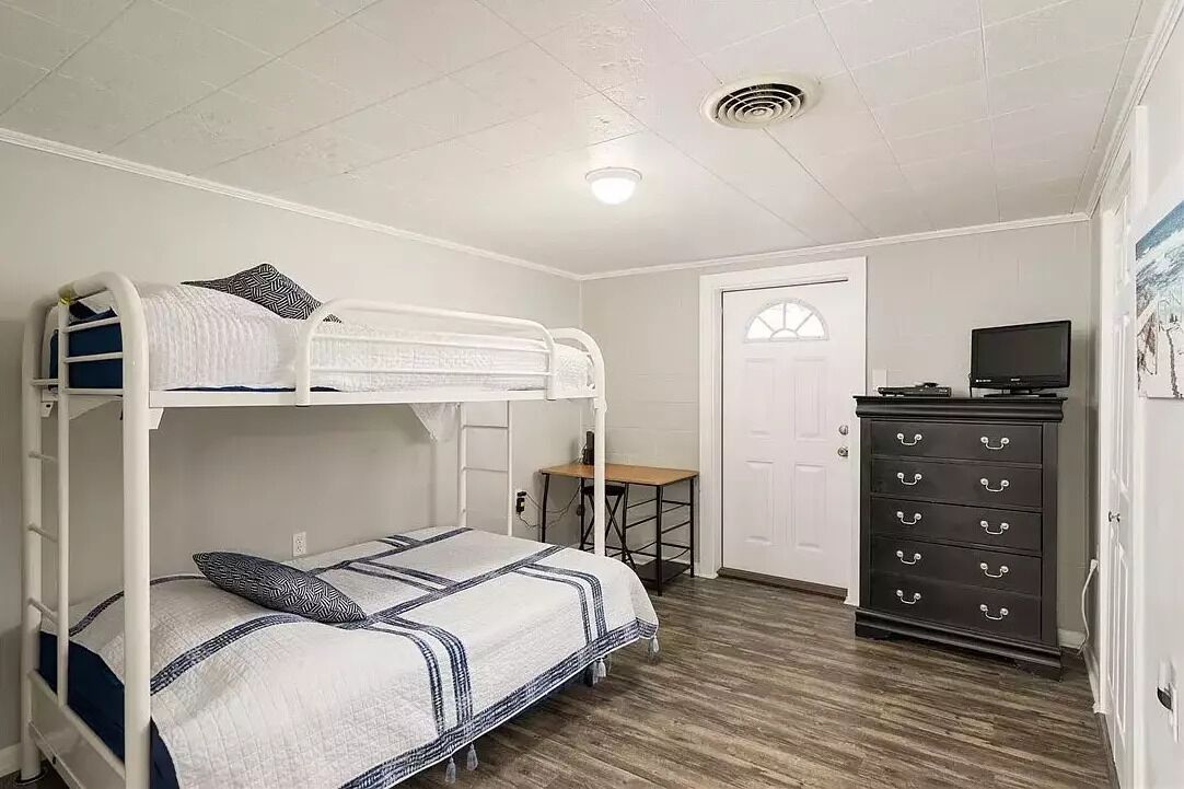 3 slaapkamers, een strijkplank/strijkijzer, gratis wifi, beddengoed