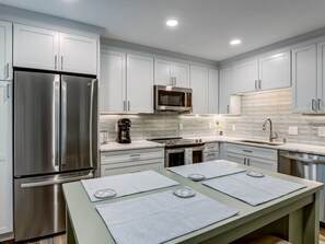 Fridge, microwave, oven, stovetop - Near Crawford Historic Square, Heated Pool Access (Savannah)