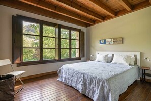 4 soverom, strykejern/-brett, wi-fi (inkludert) og sengetøy