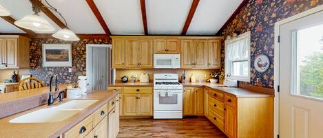 雪櫃、微波爐、焗爐、爐具