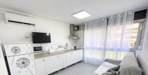 Interior - InmoBooking BEACH, air-conditioned and 5 minutes walk from the beach. (La Pineda)