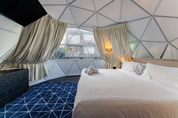 1 habitación, escritorio, tabla de planchar con plancha y wifi 