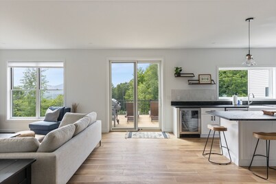 Centrally Located w/ easy access to Stowe and MRV