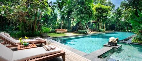 Kolam renang terbuka