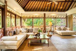 Family Villa, 3 Bedrooms, Garden View | Living area