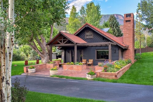 Historic Log Cabin- Downtown Basalt, Aspen Skiing Nearby, Gold Medal Fishing