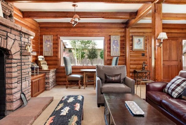 Smart TV, fireplace