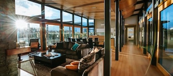 Mt Gold Retreat - Tennis court - Hot Tub