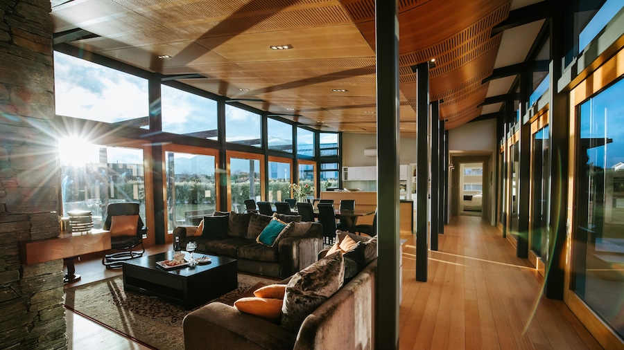 Mt Gold Retreat - Tennis court - Hot Tub