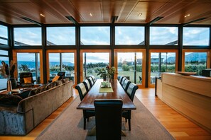 Dining - Mt Gold Retreat - Tennis court - Hot Tub (Wanaka)