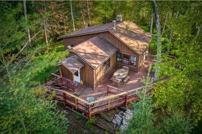 Quiet Cabin on Bearskull Lake