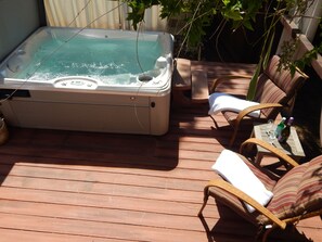 Outdoor spa tub - NEW Private Cabin for two, New SPA, Forested Views! (Julian)