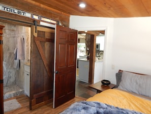 1 bedroom, desk, free WiFi, bed sheets