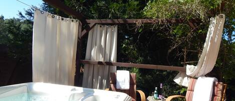 Tina de hidromasaje al aire libre