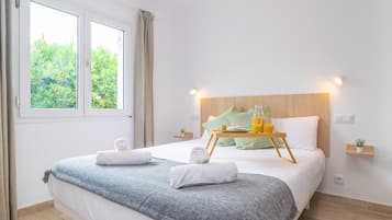 2 bedrooms, iron/ironing board, free WiFi, bed sheets