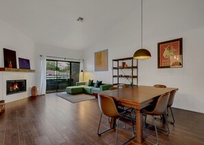 Dining - Spacious Cozy 2BD Private Condo 4mil. to Allegiant Stadium,10 mins to Strip! (Las Vegas)