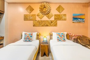 Habitación de diseño, no fumadores, en esquina | Ropa de cama de alta calidad, edredones de plumas, decoración individual