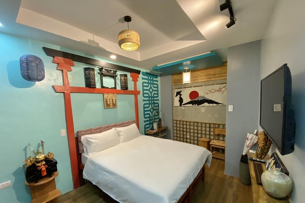 Royal Room, 1 Queen Bed, Non Smoking | 1 bedroom, premium bedding, down comforters, individually decorated