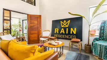 40-inch Smart TV with digital channels, TV