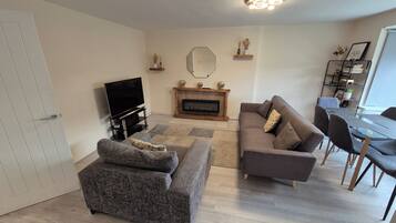 TV, fireplace, stereo