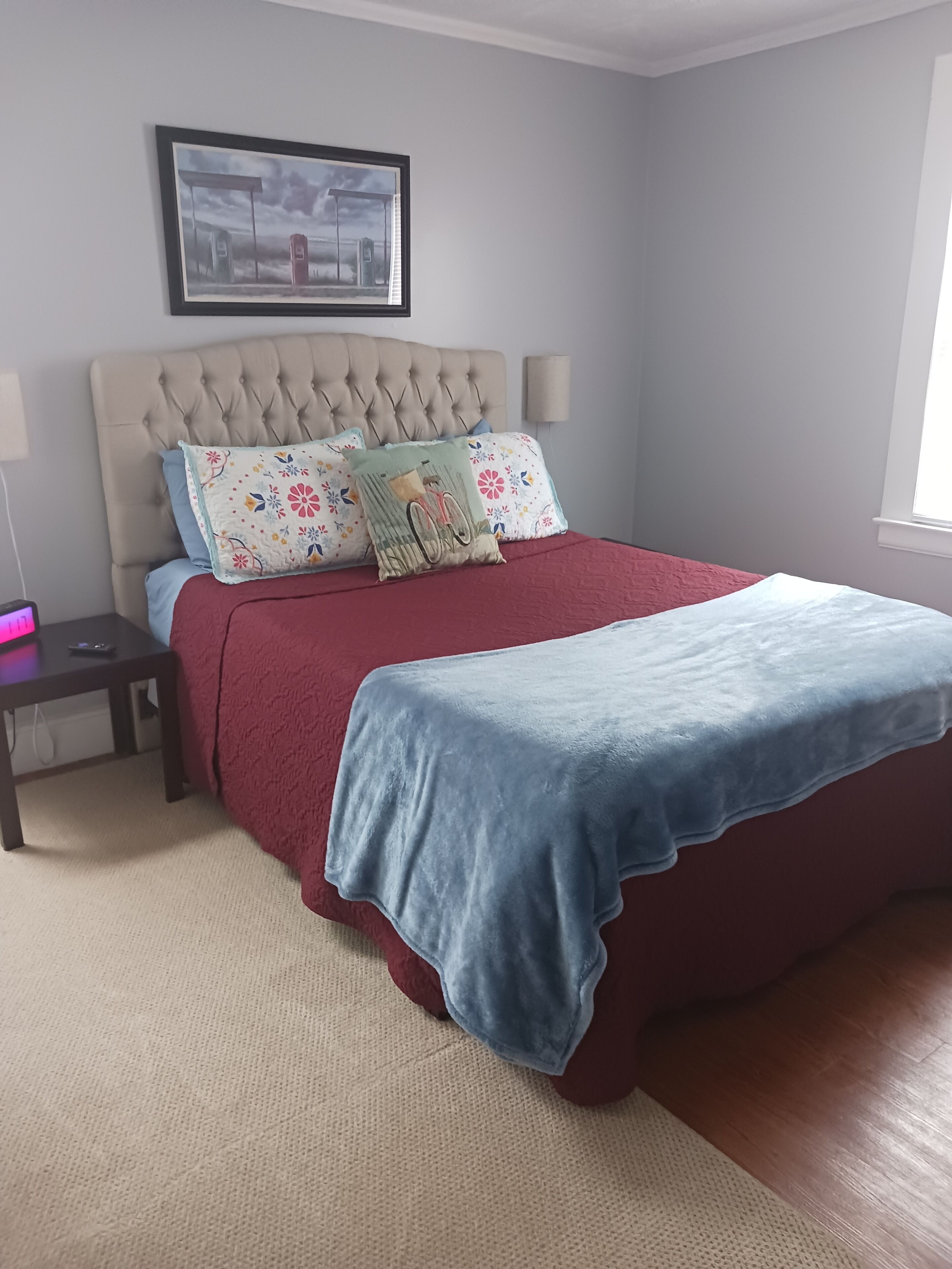 2 عدّة غرف نوم ومكواة/لوح كي وواي فاي وملاءات أسرّة