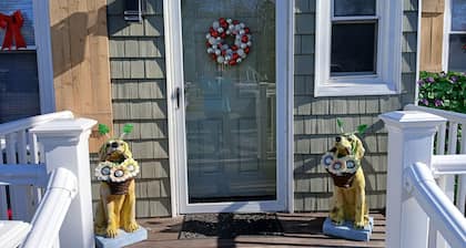 PROMO 10% WEEKLY/20% MONTHLY
Pet Friendly on Forrest, Small fenced area for pets