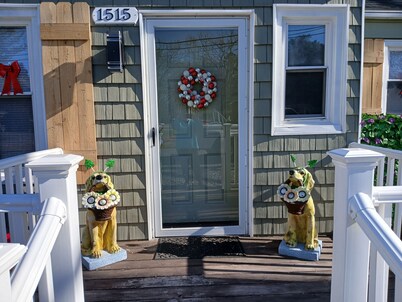 PROMO 10% WEEKLY/20% MONTHLY
Pet Friendly on Forrest, Small fenced area for pets