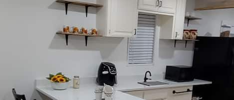 Frigorifero, microonde, forno, macchina per tè/caffè