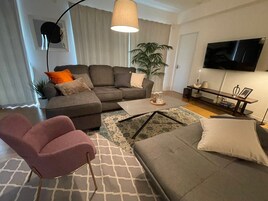 Deluxe House | Desk, free WiFi, bed sheets