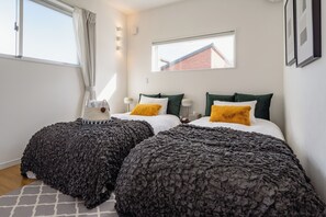 Hus – deluxe | Skrivebord, wi-fi (inkludert) og sengetøy