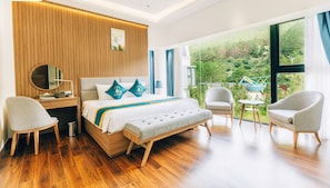 Premium bedding, free minibar items, desk, laptop workspace - Rung Thong Nui Voi Villa & Resort (Duc Trong)