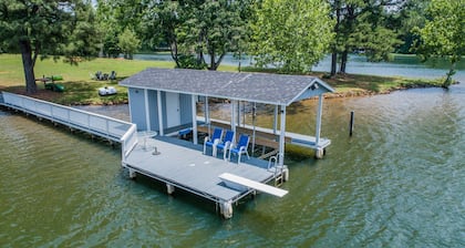 LAKE FRONT WITH GORGEOUS VIEWS & SPACIOUS BACKYARD + LOTS OF AMENITIES
